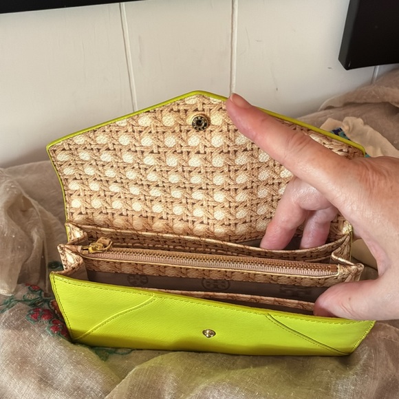 Tory Burch Clutch w/Chain & Dust Bag - Picture 7 of 9